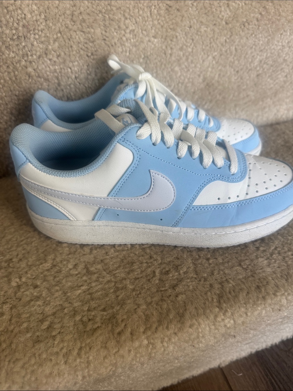 Nike Kids Low-Top Sneakers in Sky Blue and White